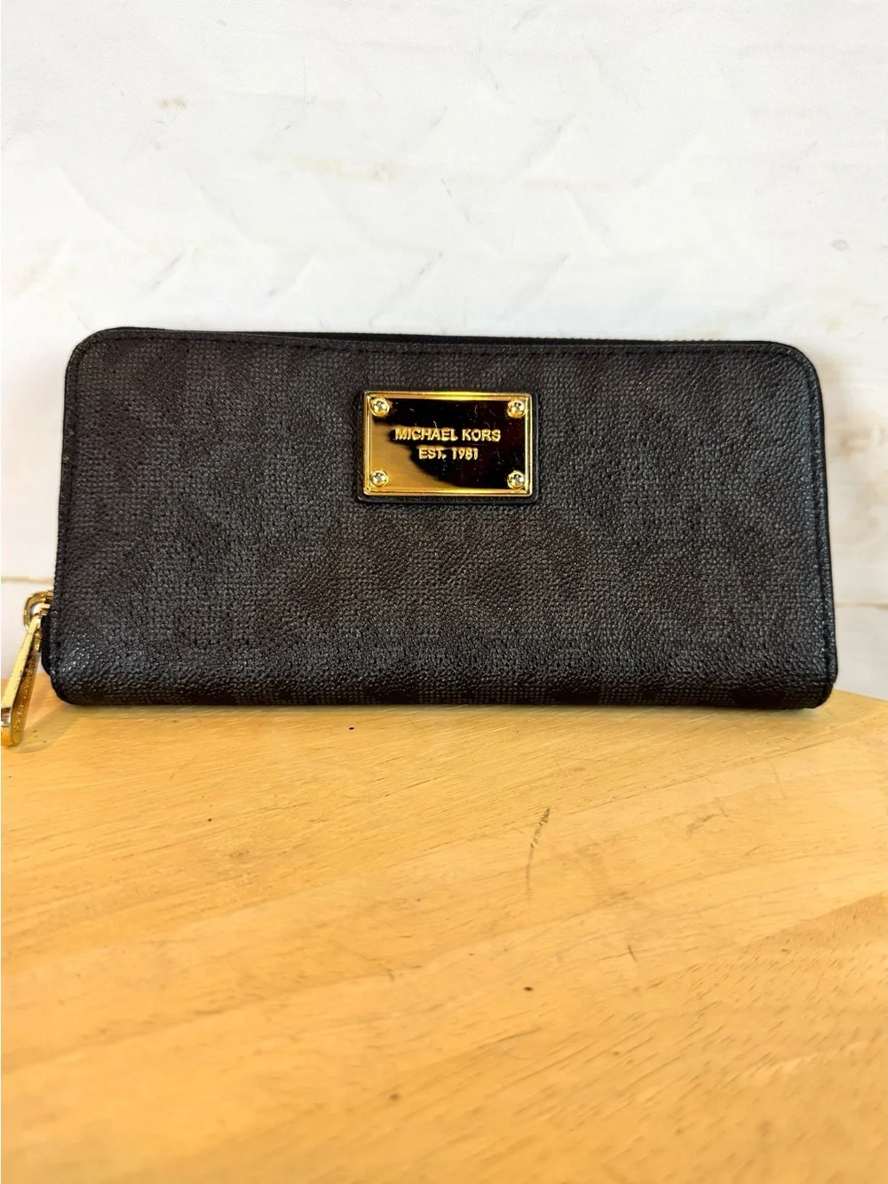Michael Kors | Black MK Logo Zipper Wallet